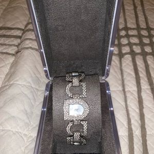 DKNY NY-3915 Women’s Silver Dial Watch